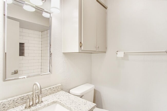 Building Photo - 1000 Rambling Oaks Dr