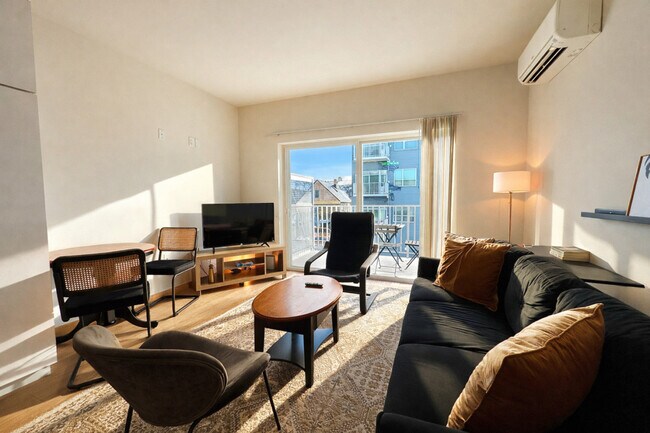 Building Photo - 1640 N Water St