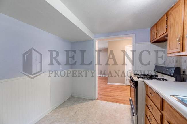 Building Photo - 351 S All Hallows St