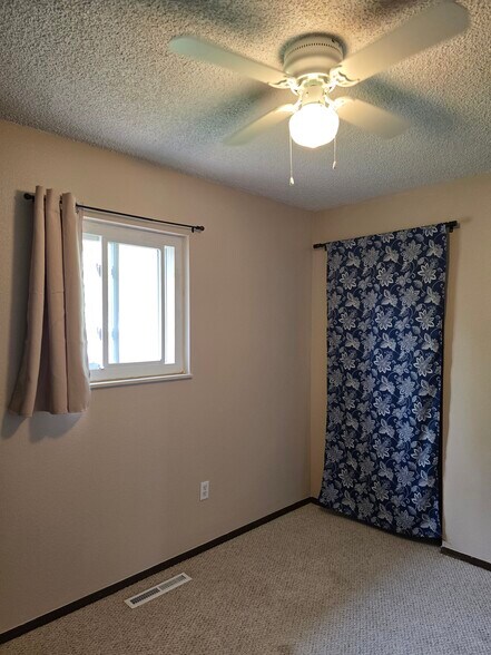 Building Photo - 403 Greenway Dr