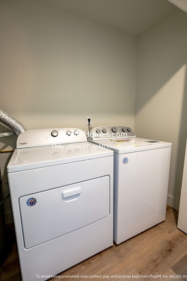 Building Photo - Well-Designed 1-Bedroom Duplex in Vibrant ...