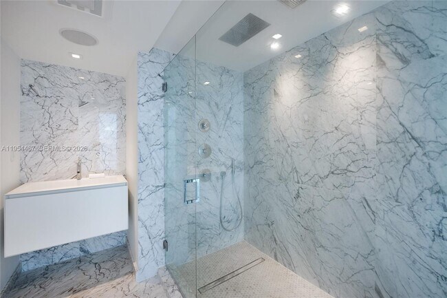 Building Photo - 1000 South Pointe Dr