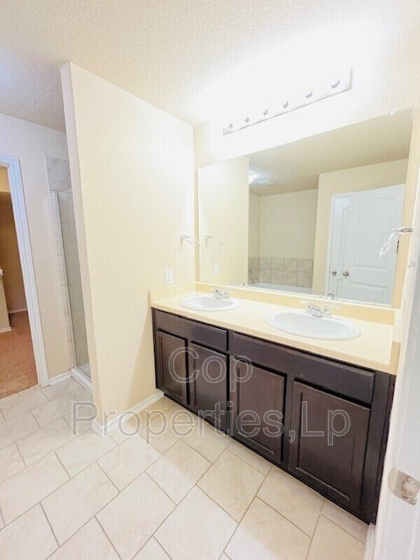 Building Photo - 12110 Kruth Pt
