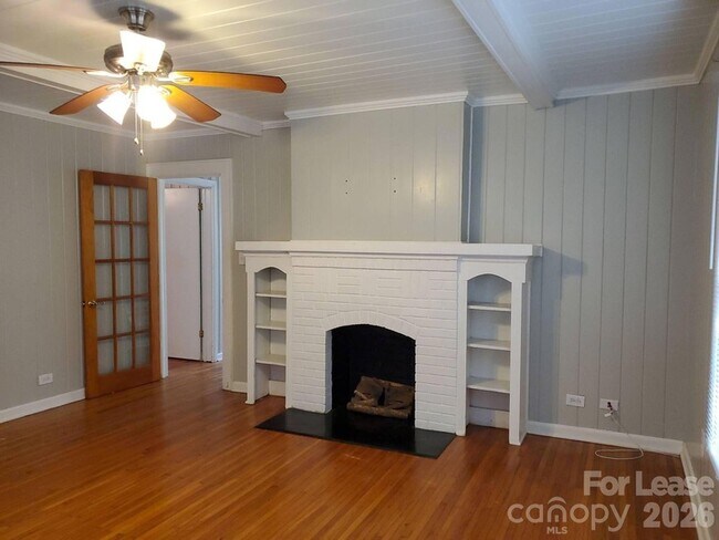 Building Photo - 1506 Wayside Dr