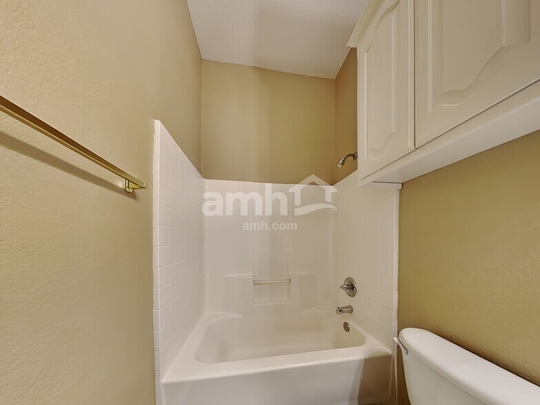 Building Photo - 8820 Sunset Trace Dr