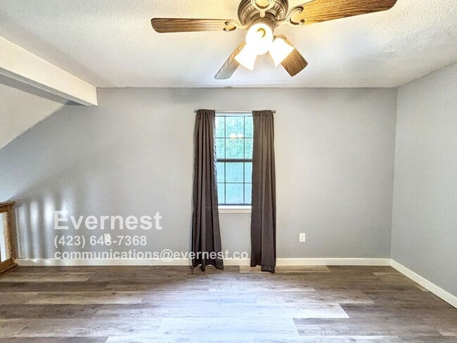Building Photo - 3307 Pinewood Terrace