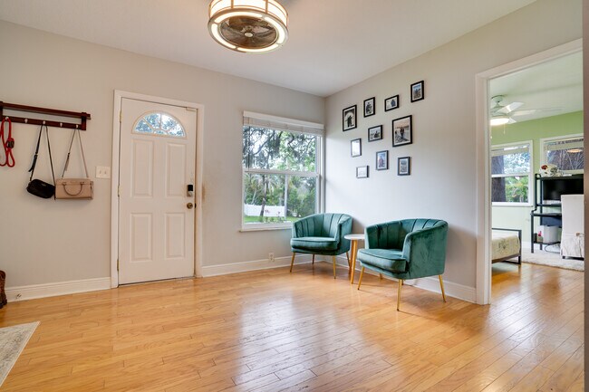 Building Photo - 2076 Burnice Dr