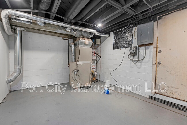 Building Photo - 832 N Marlyn Ave