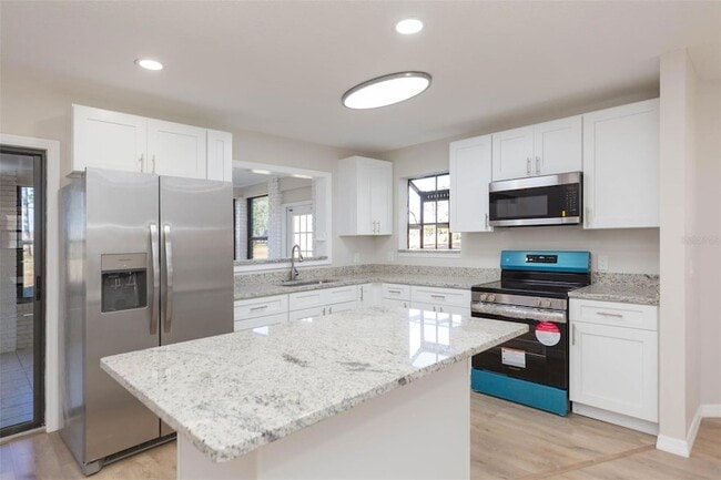 Building Photo - 6545 Brentwood Dr.