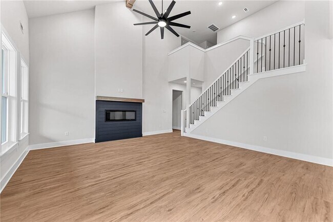 Building Photo - 1841 Utopia St