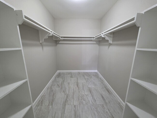 Building Photo - 6607 Pouter Dr