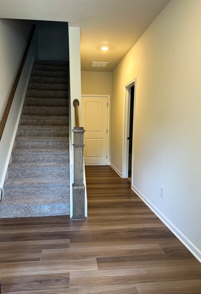 Building Photo - 15013 Camus Ct
