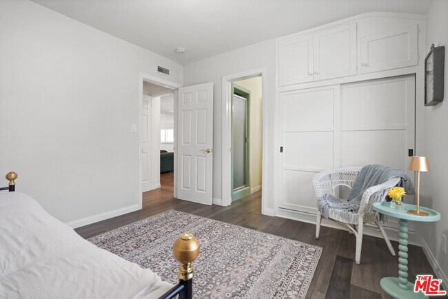 Building Photo - 4875 Bluebell Ave