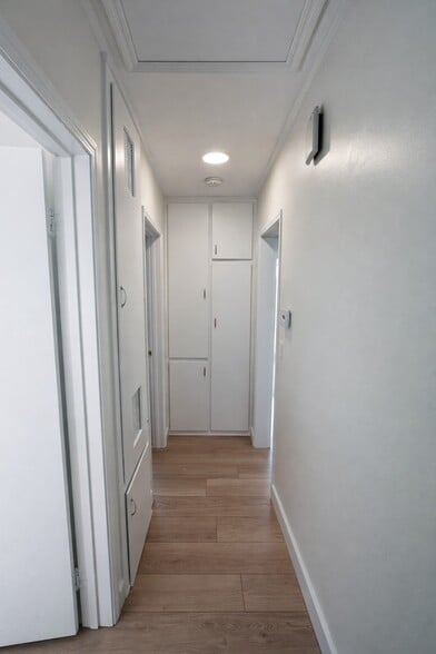 Building Photo - 607 N Mar Vista Ave