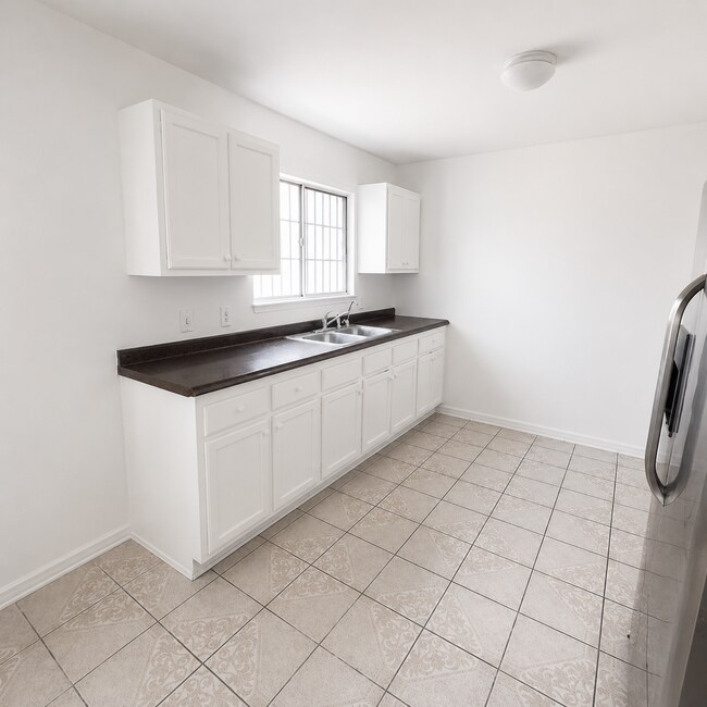 Building Photo - 3321 W 63rd St