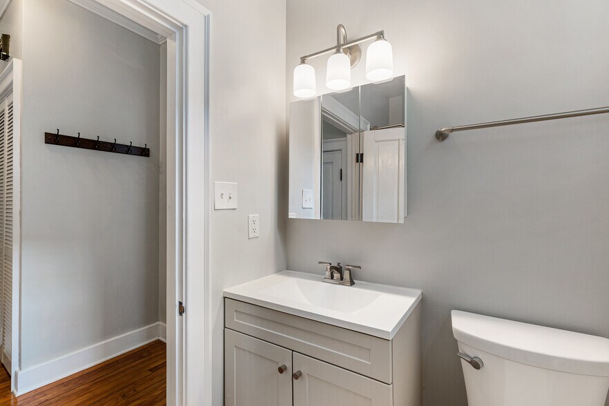 Main bath - 574 Rutledge Ave