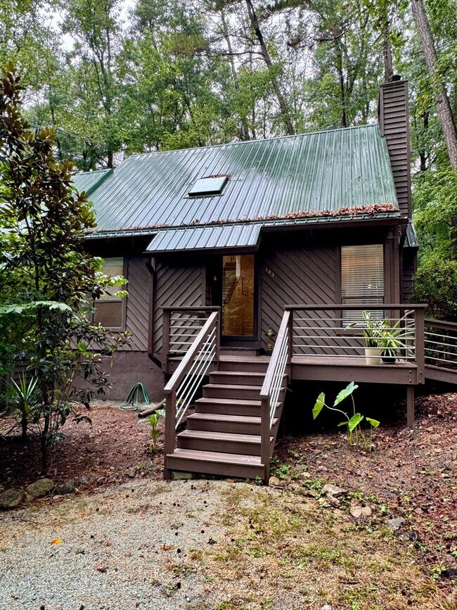 Building Photo - 103 Hidden Valley Dr