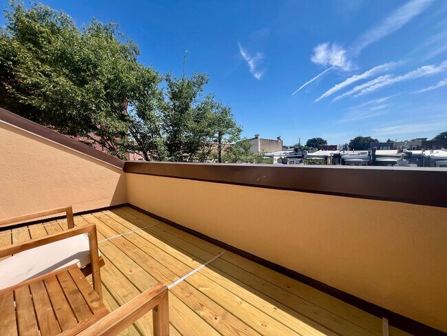 Building Photo - Luxurious 3-Bedroom Townhome in Fairmount!...
