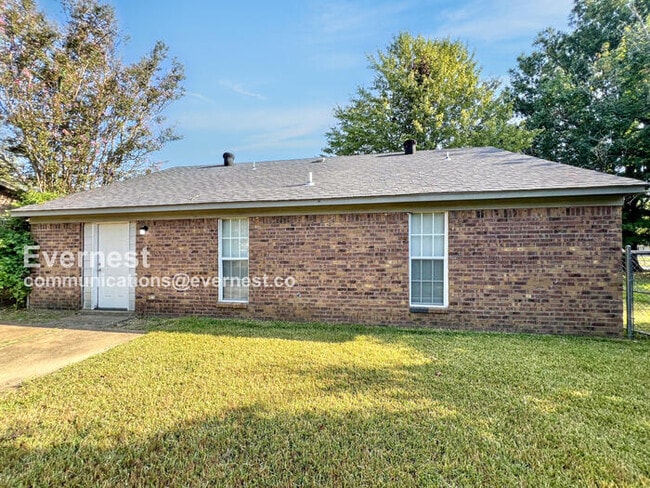 Building Photo - 6205 Somerset Cove