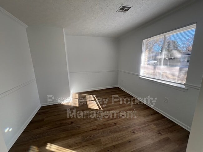 Building Photo - 2745 N Wallace Dr