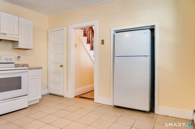 Building Photo - 303 Millville Ave