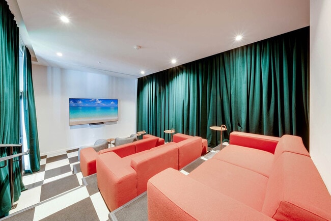 Building Photo - 11 NE 6th St