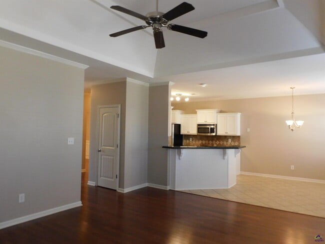 Building Photo - 703 Post Oak Way