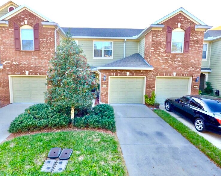 Primary Photo - 7014 Roundleaf Dr