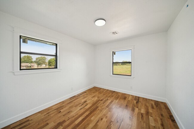 Building Photo - REIMAGINED/LIKE NEW...