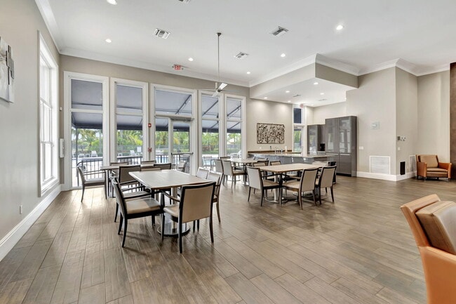 Building Photo - 12372 Cascades Pointe Dr