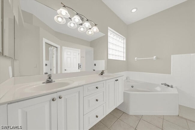 Building Photo - 28327 Hidden Lake Dr