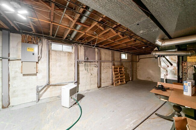 Building Photo - 297 E Clearview Ave