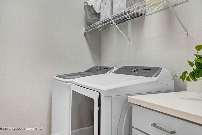 Building Photo - 2680 Avalonia Dr