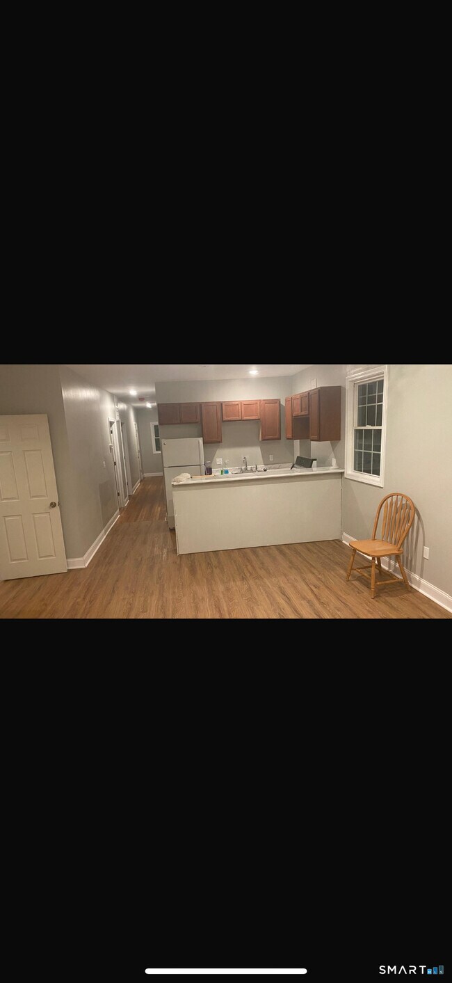 Building Photo - 142 Chestnut Ave