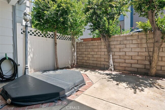 Building Photo - 18850 Hatteras St