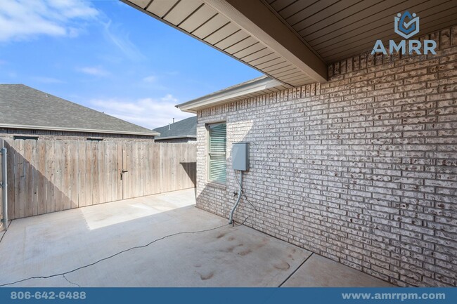 Building Photo - 2 Bedroom In Frenship ISD!