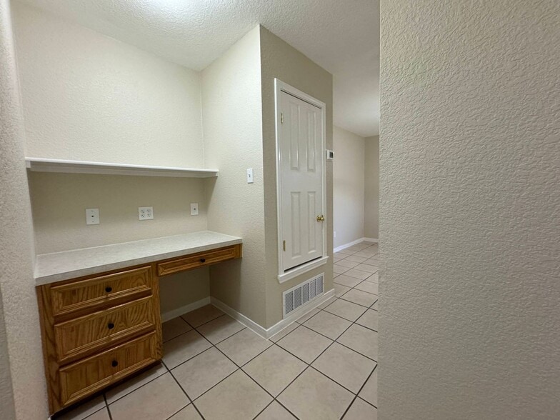 Building Photo - 3500 Dustin Ct