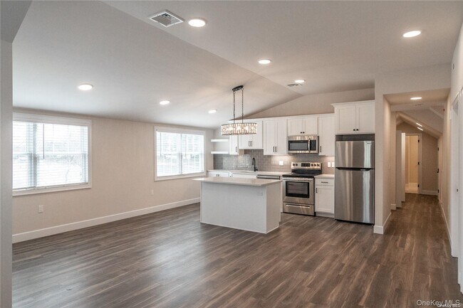 Building Photo - 1090 New York Ave