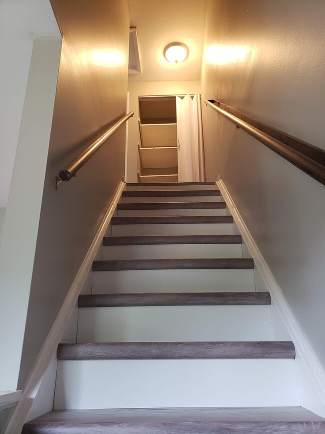 Building Photo - 4054 Mt Royal Blvd