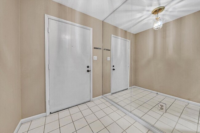 Building Photo - 5260 Crossbow Cir