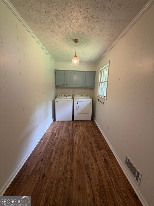 Building Photo - 1140 Barber Creek Dr