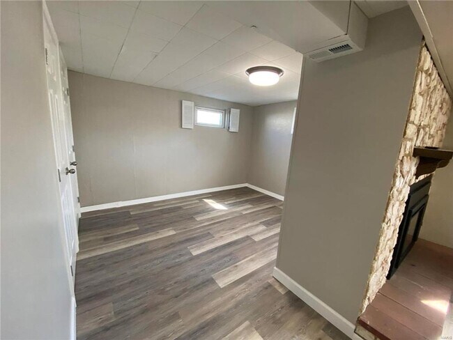 Building Photo - 9511 Antigo Dr