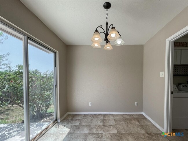 Building Photo - 2237 Stoneleigh Dr