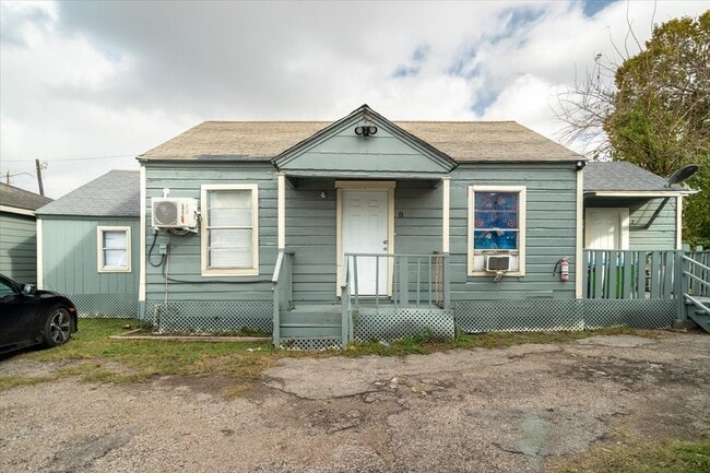 Building Photo - 13928 Bandera St