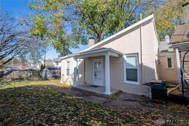 Building Photo - 243 Oak St