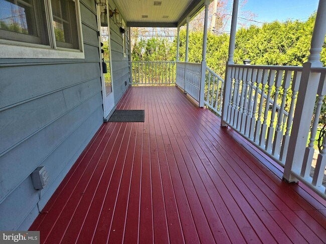 Building Photo - 242 S Sugan Rd