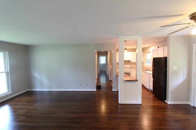 Building Photo - 3025 La Haven Cir