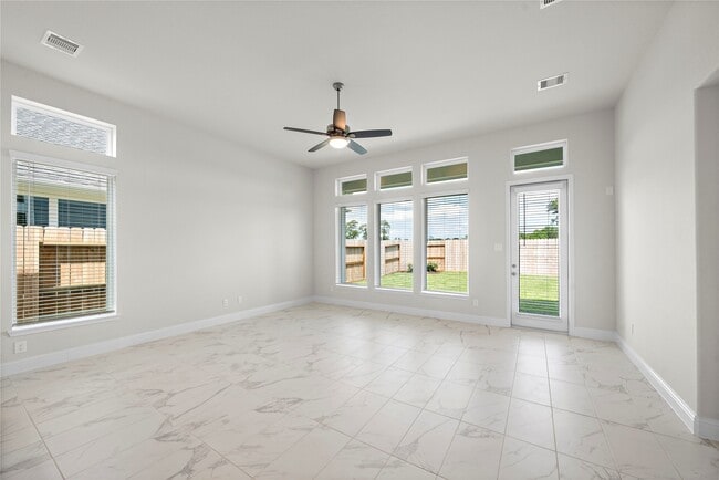 Building Photo - 1718 Forest Mist Dr