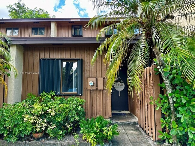Building Photo - 4245 S Pine Island Rd