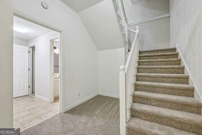 Building Photo - 110 Westchester Way